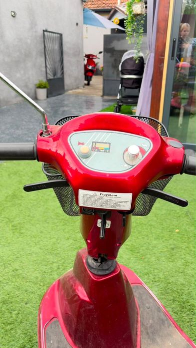 Scuter electric pentru persoane cu mobilitate redusă – schimb cu scuter 125 + diferență