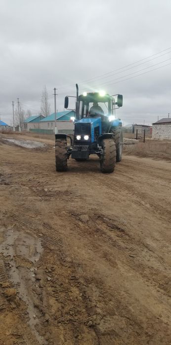 Трактор МТЗ-1221