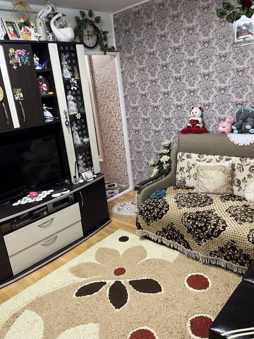 Vand apartament 2 camere etaj1 bloc c2 zona unitate