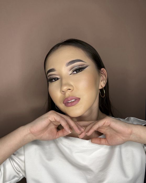 Прически и макияж