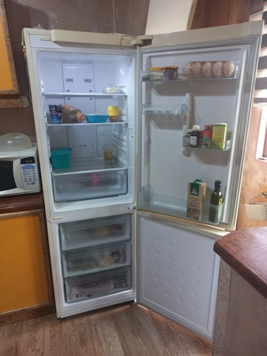 Холодильник самсунг в отличном состоянии