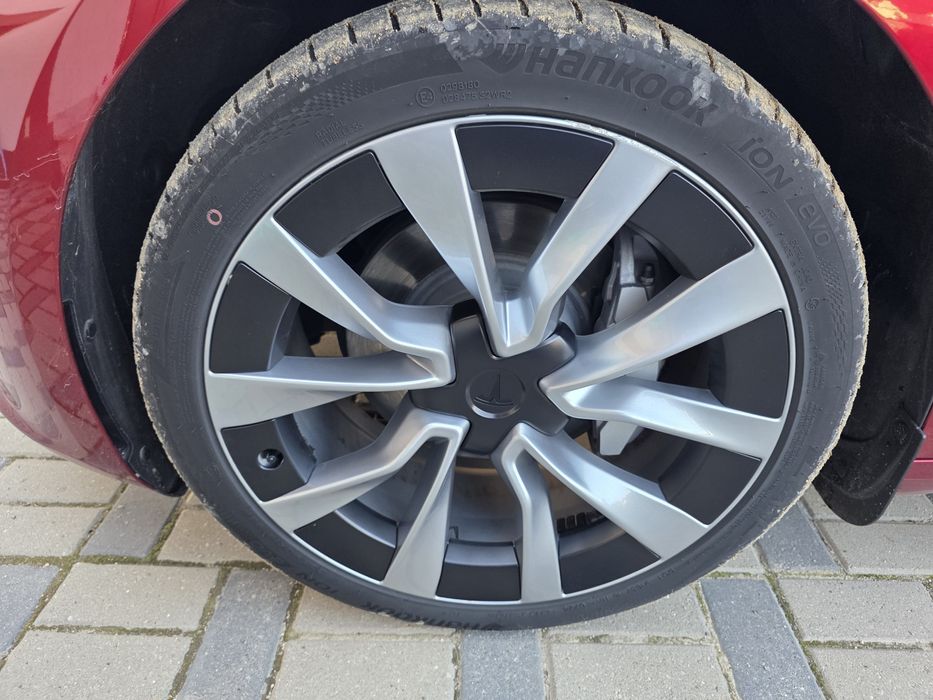 Tesla model 3   LONG RANGE AWD (4×4)