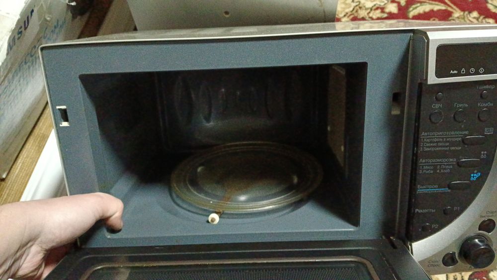 Продам микроволновую печь LG