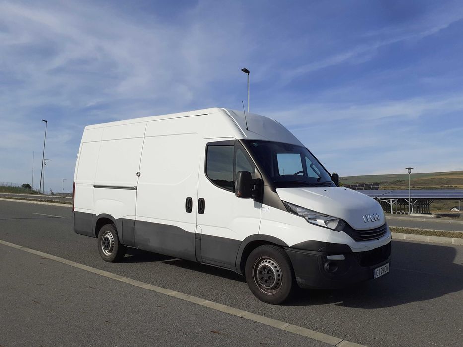 0,1€/km - Dubă cu pat pentru transport extern / Dubă de închiriat