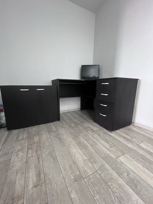 Vand birou plus un corp dulat