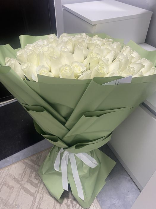 Продам цветый розы белые