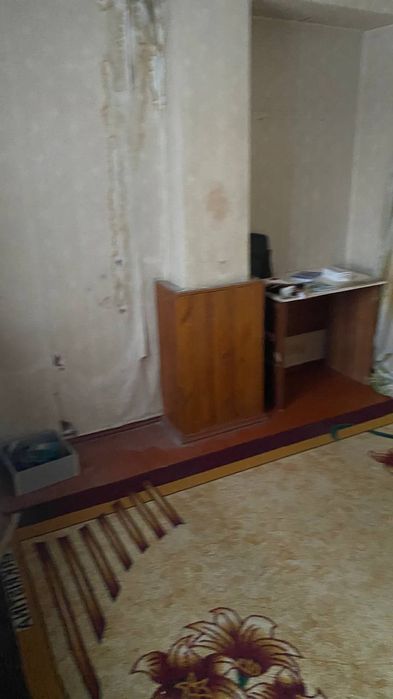 Юнусобод 2 кварталда квартира бор. Универсамда. Метрога якин. Студ.