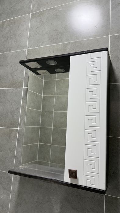 Продам зеркальный шкаф для ванны