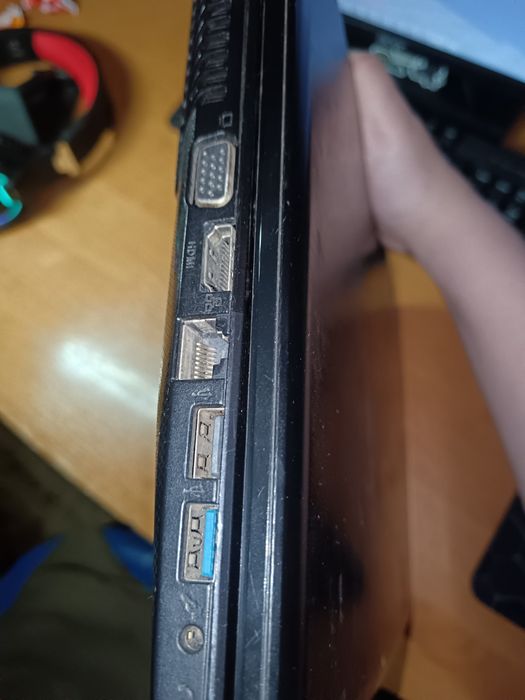 Ноутбук Asus со сломанной матрицей