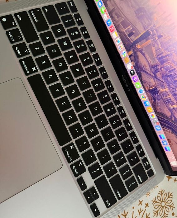 продам Mac Book  AIR M1  8/256