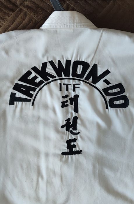 Продам кимоно для тхэквандо