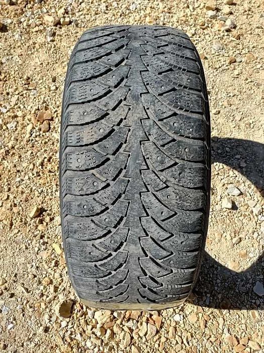 Две шины 205/50 R17 - "Nokian Hakkapeliitta-4" (Финляндия), зимние.