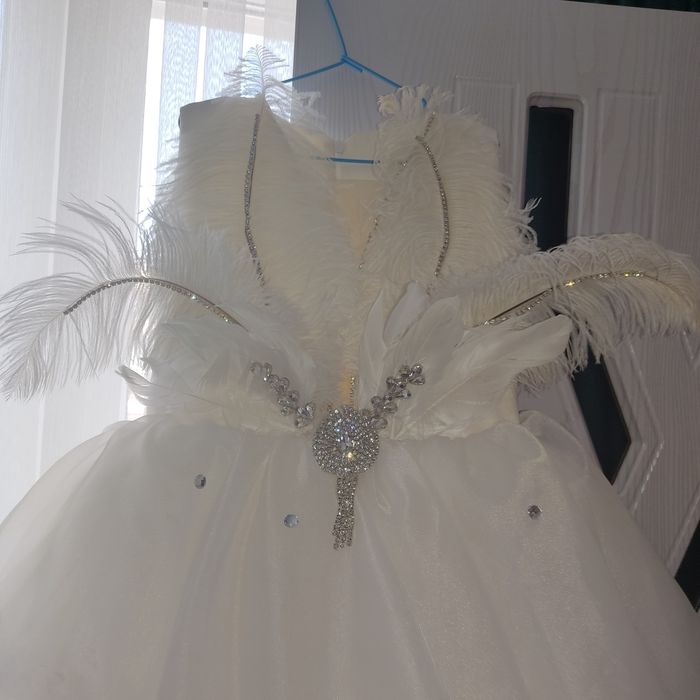 Детска рокля с шлейф