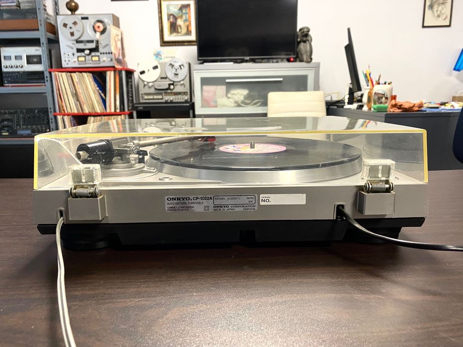 Много добър грамофон Onkyo