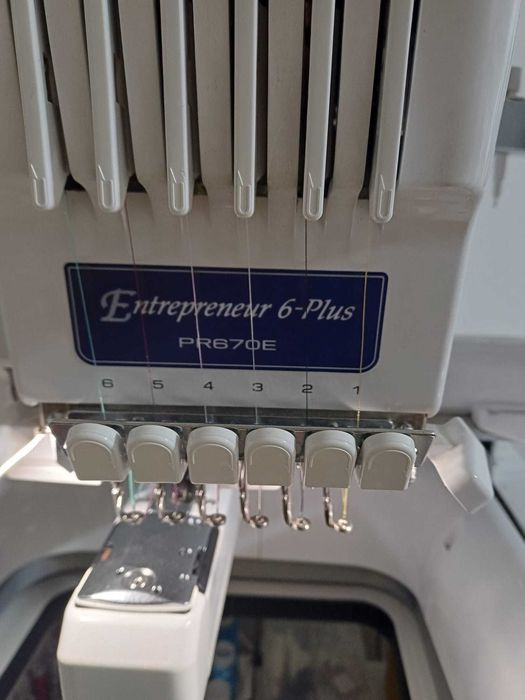 Mașină de brodat Brother PR670E + masa + 8 gherghefuri + stick cu soft Brother si mii de modele de broderii