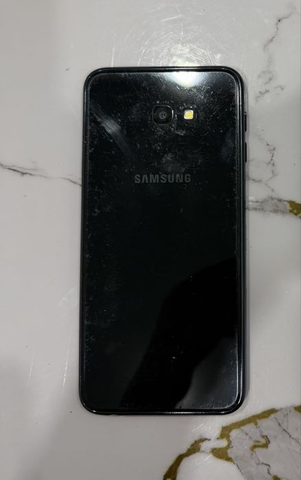 Телефон самсунг j4+