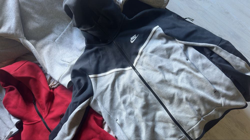 Продавам Nike tech и Essentials Екип