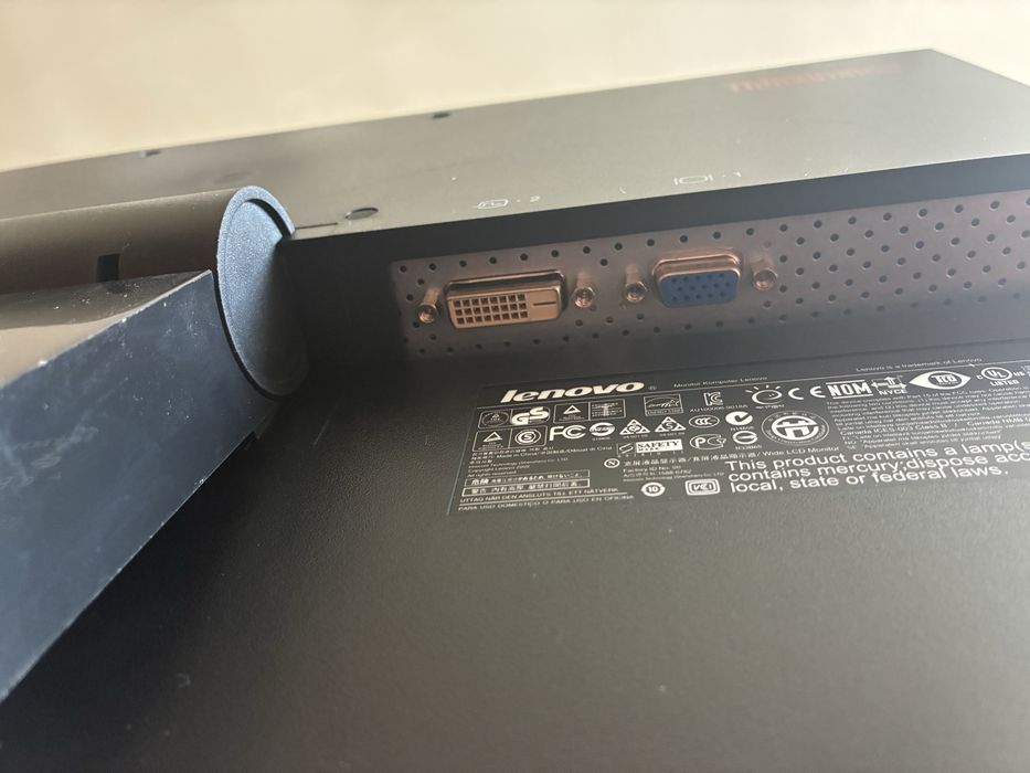 Монитор- Lenovo ThinkVision