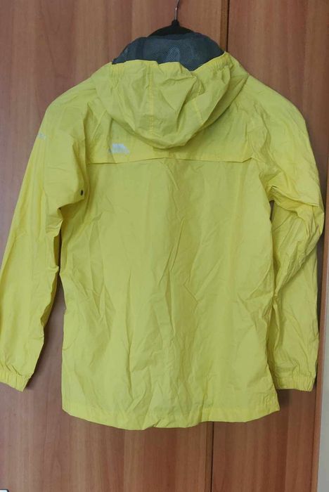 Geacă Trespass,rezistență la vânt și apă,nouă,Mar.134-140(9-10 ani)