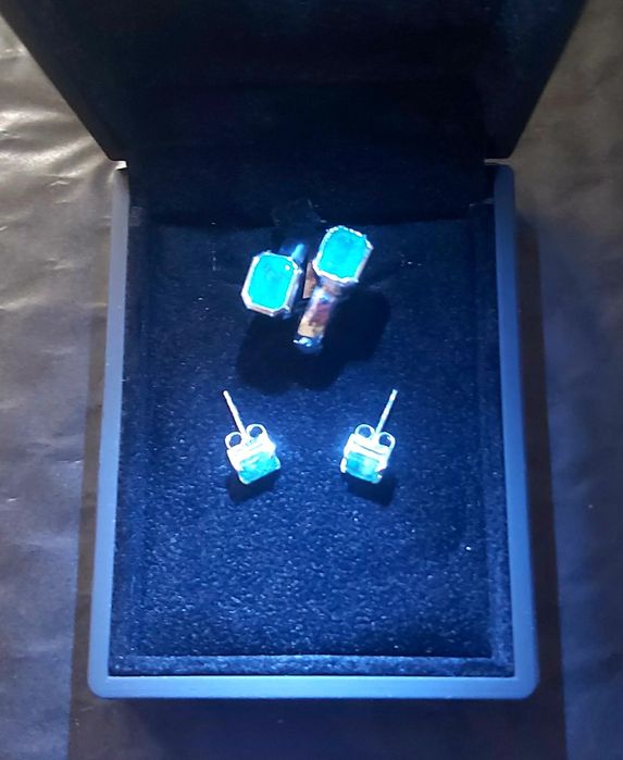 Пръстен и обици с изумруди