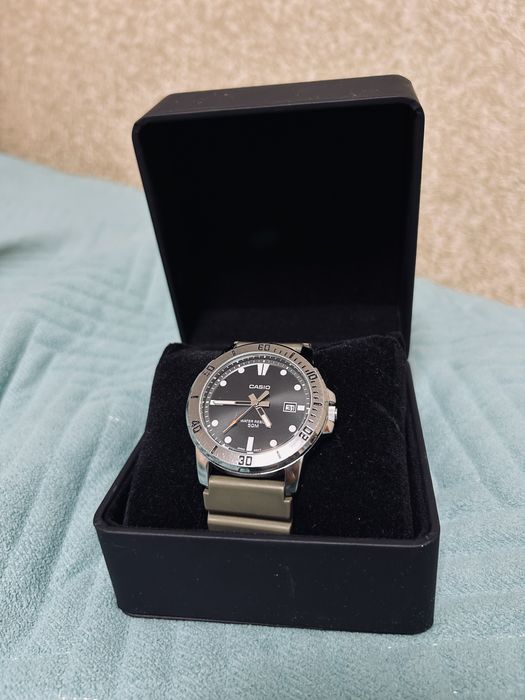 часы Casio зеленые