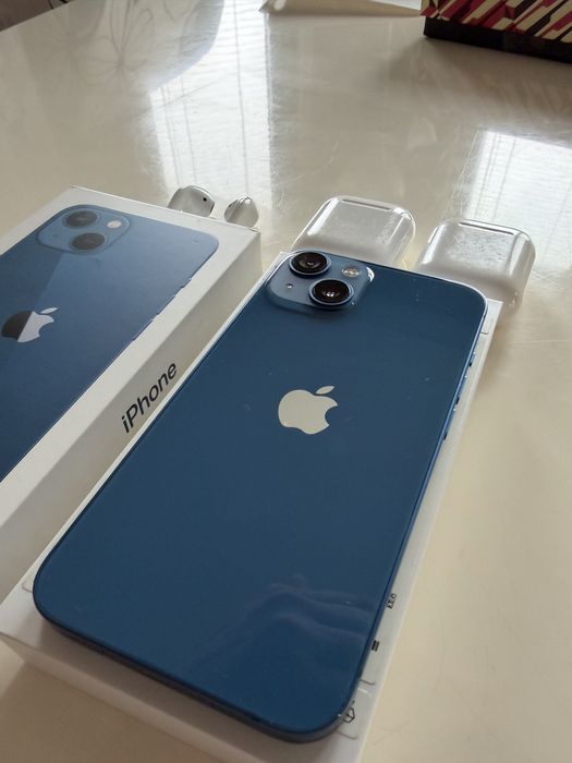 iPhone 13 + AirPods 1 + оригинални зарядно и кабел