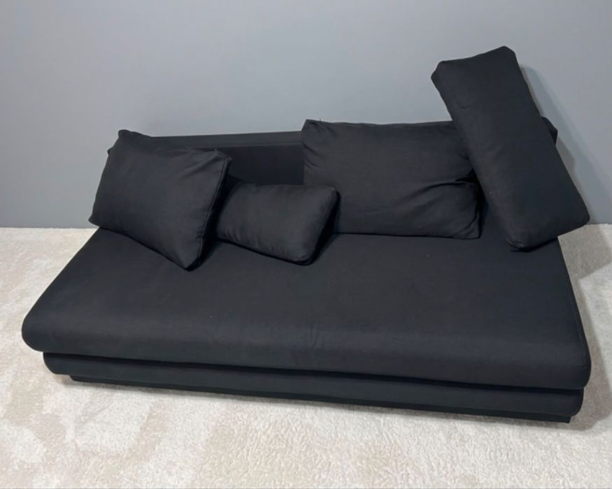 Canapea neagra extensibila