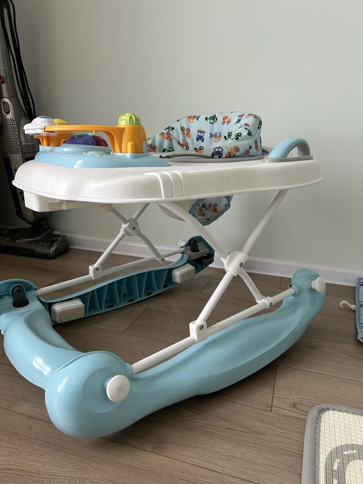 Бебешка проходилка паяк