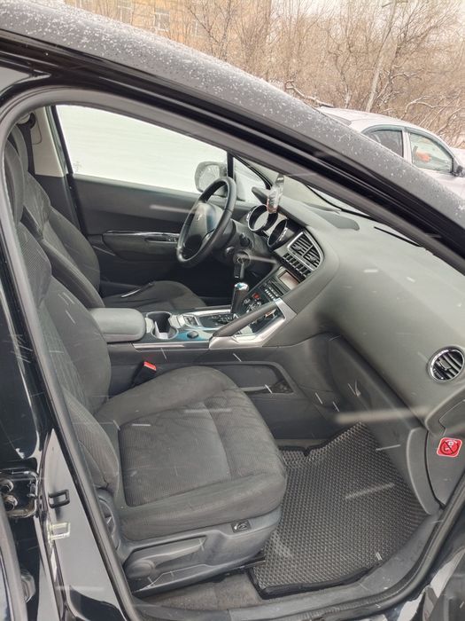 Городской кроссовер Пежо 3008