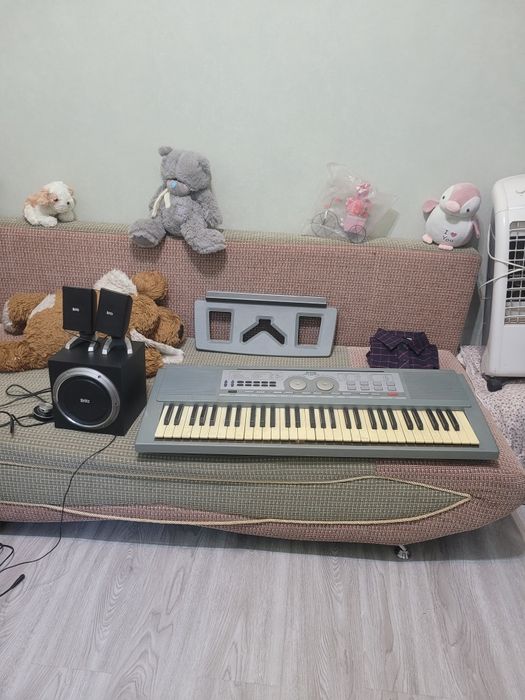 Продаётся синтезатор и колонки