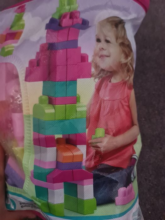 80 piese lego foarte mari.Am si puzzle-uri. Detalii privat.