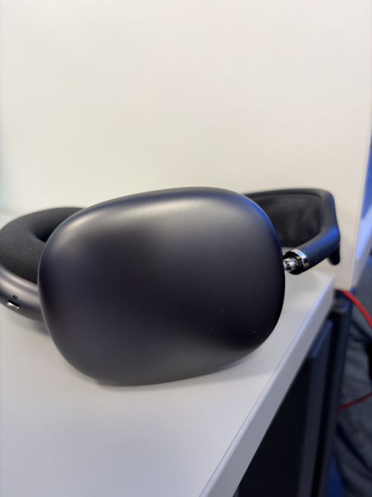 Airpods Max Lighting