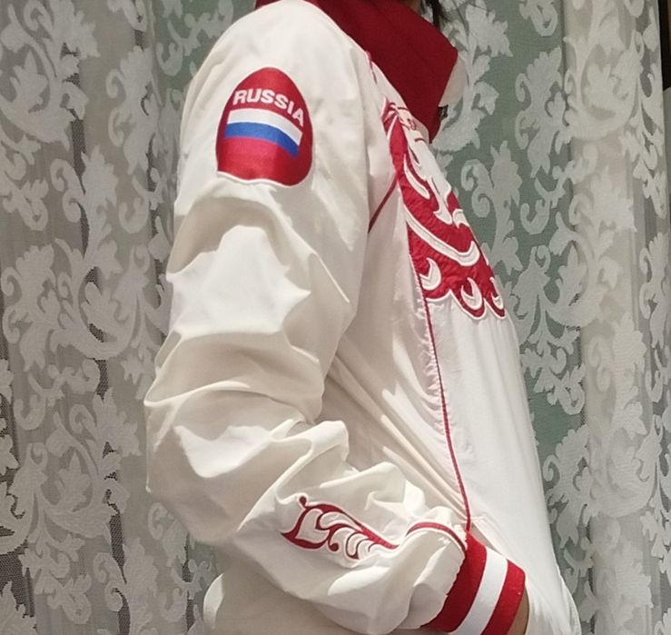 Женский спортивный костюм