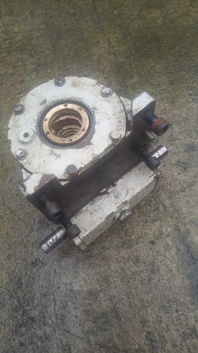 reductor raport 14 la 1 cu ax melcat și coroana