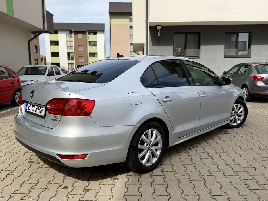 Volkswagen Jetta 1.6 TDi 2012 R-line Euro 5