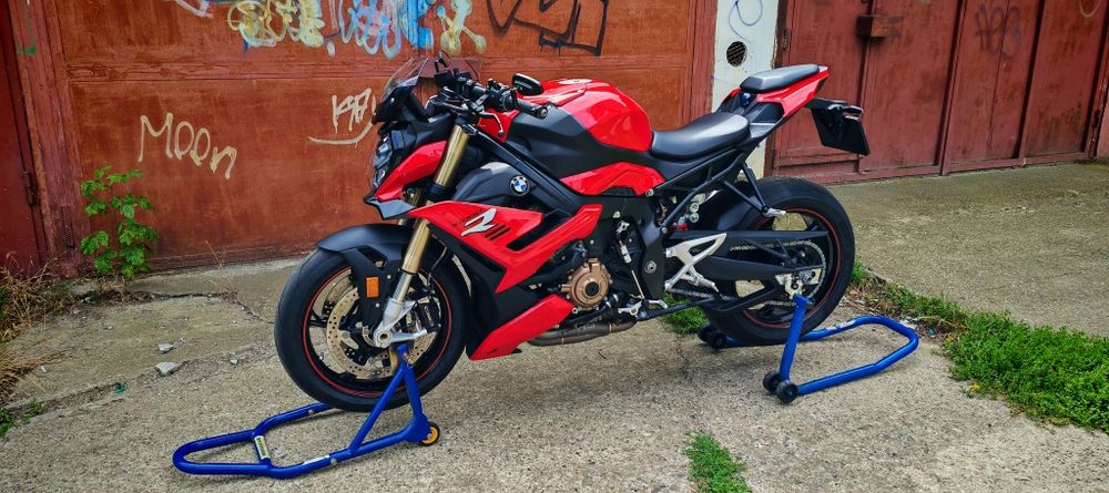 Bmw s1000r impecabil îngrijita ca la carte 13000 km