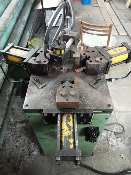 Углообжимной пресс