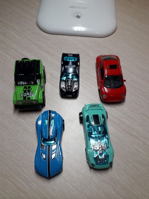 Продам детские машинки