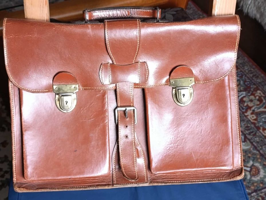 Чанта от висококачествена естествена кожа.