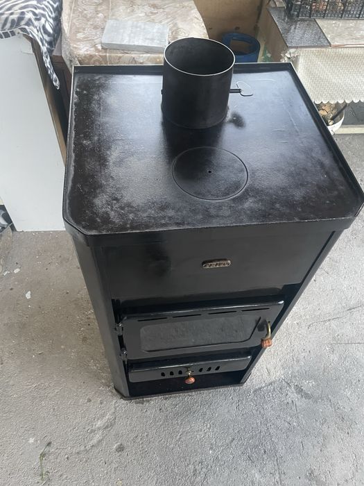 Продавам камина  на дърва с водна риза 13 кw