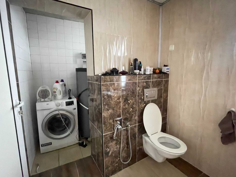 Монолитна къща с гараж