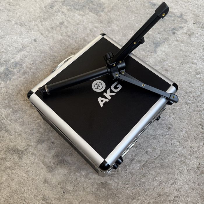 Микрофон студийный конденсаторный AKG Perception 220 (P220)
