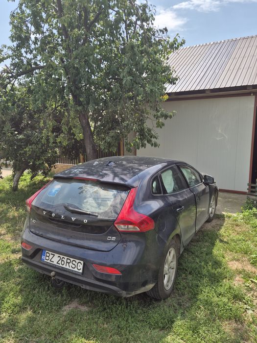 Vând Volvo v40 avariat