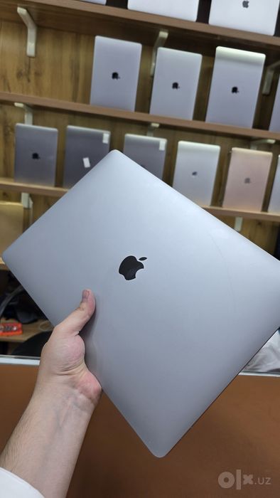 MacBook Pro 15 inch 1 TB SSD RAM 16 gb