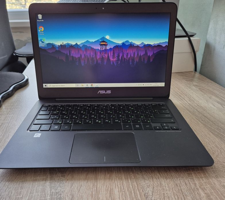 Asus Zen Book UX305 , 13 inch. Windows 10
