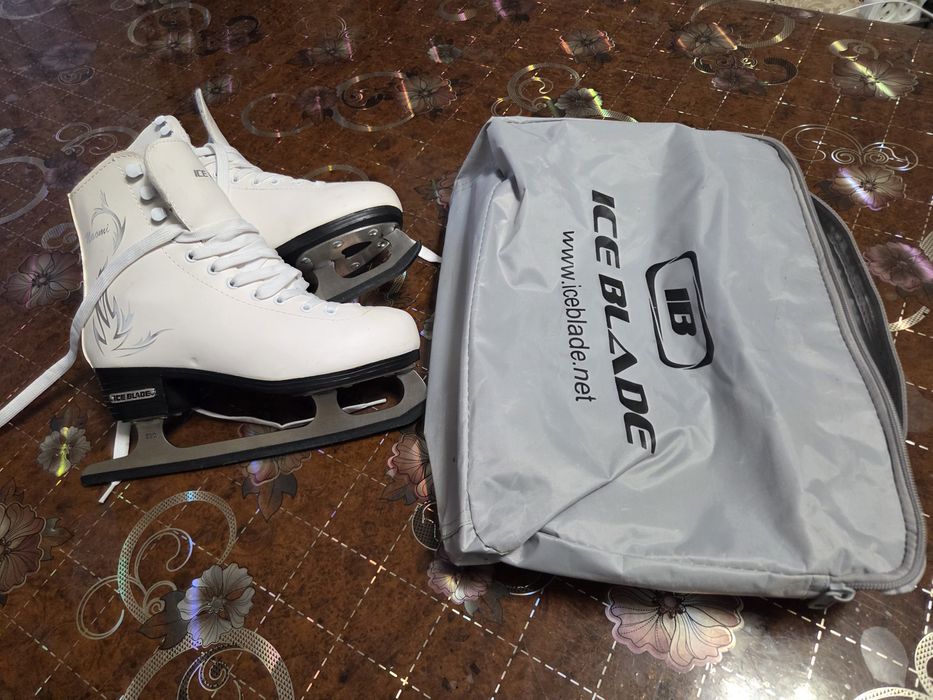 Продам коньки с чехлом