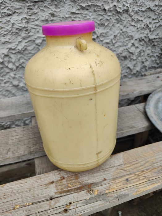 Бидон пластмассовый