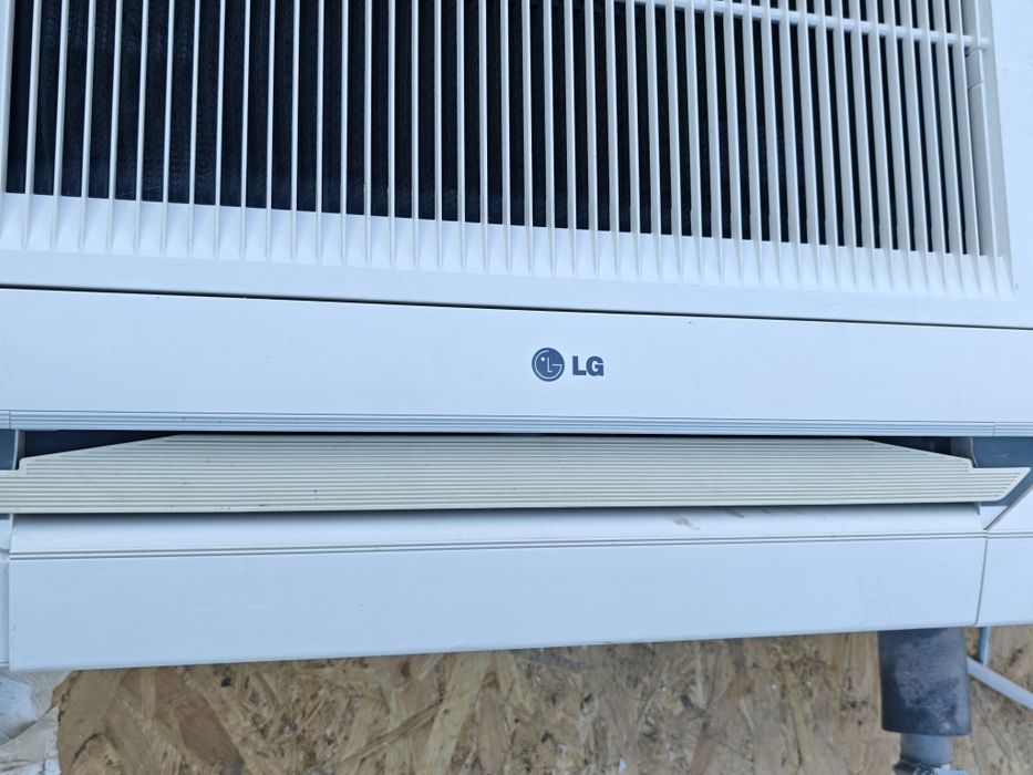 = = = LG unitate interioar AC de tavan = =