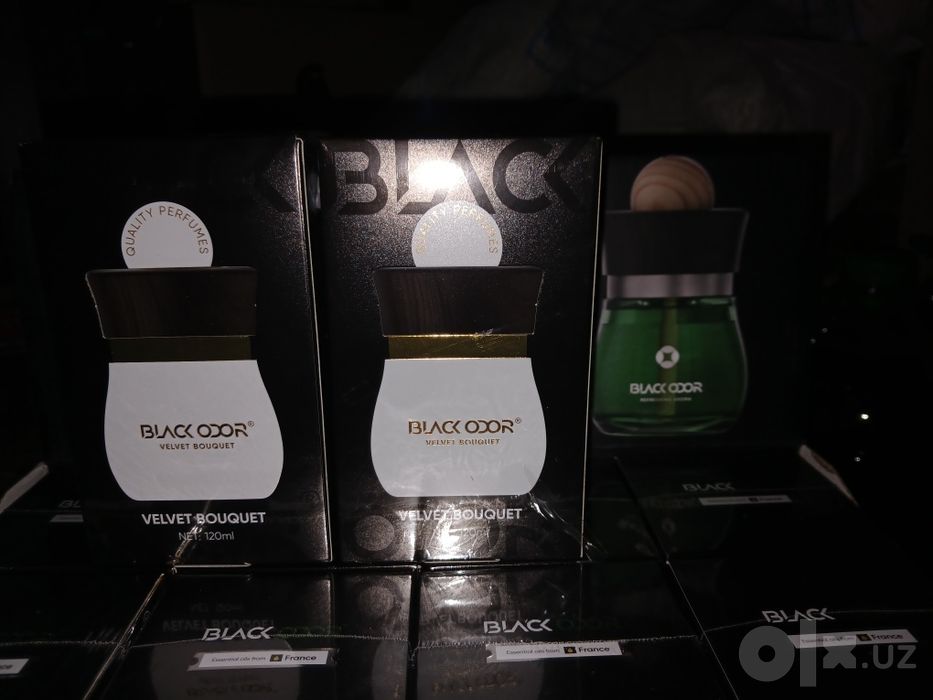 Bu rasmda BLACK OUD – Velvet Bouquet nomli xushbo‘y hid tarqatuvchi/ar