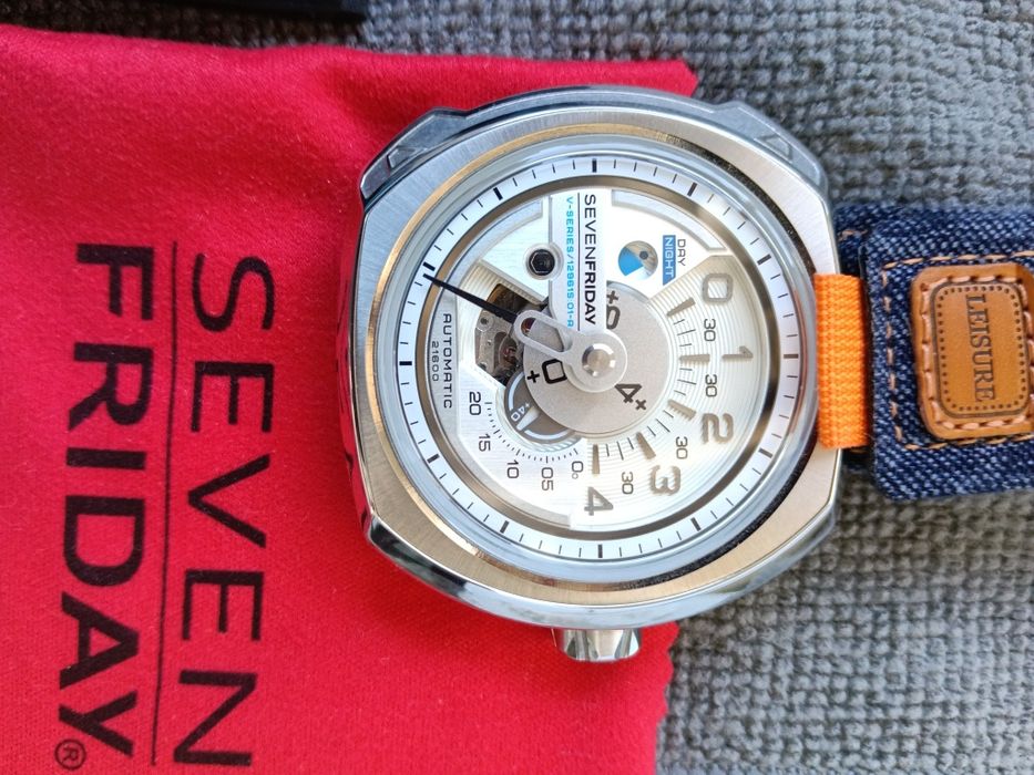 Ceas sevenfriday